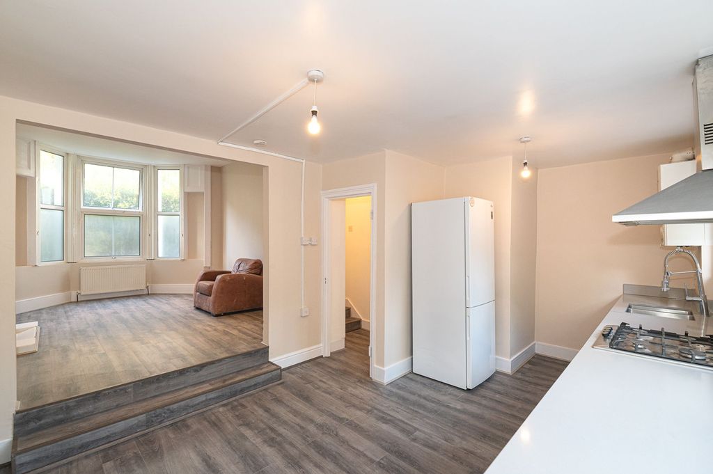 Property photo 1 of 31