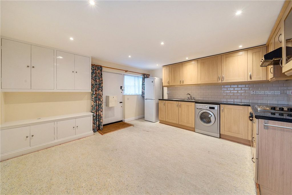 Property photo 2 of 10 Kitchen/Sitting Room