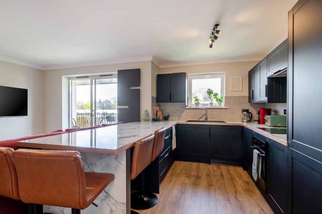 Property photo 2 of 18 1439230-8-69De4A0...