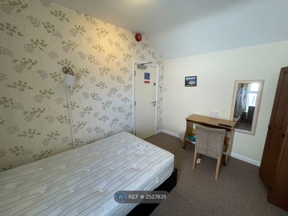 Property photo 2 of 18 Room 5, 2