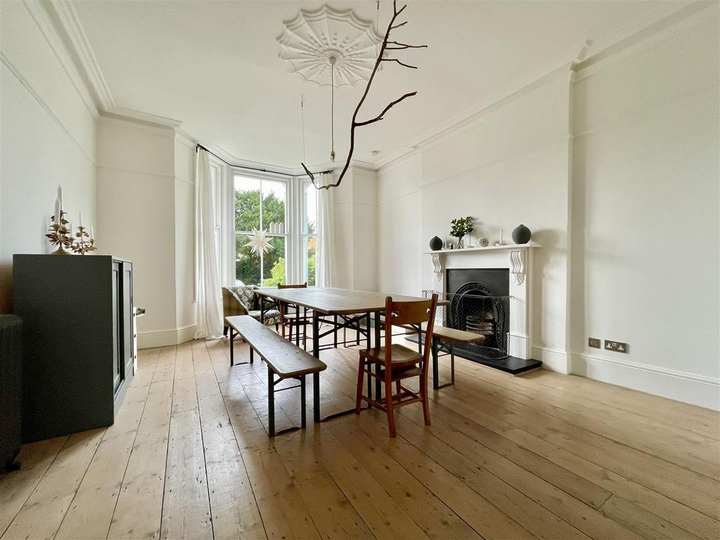 Property photo 2 of 68
