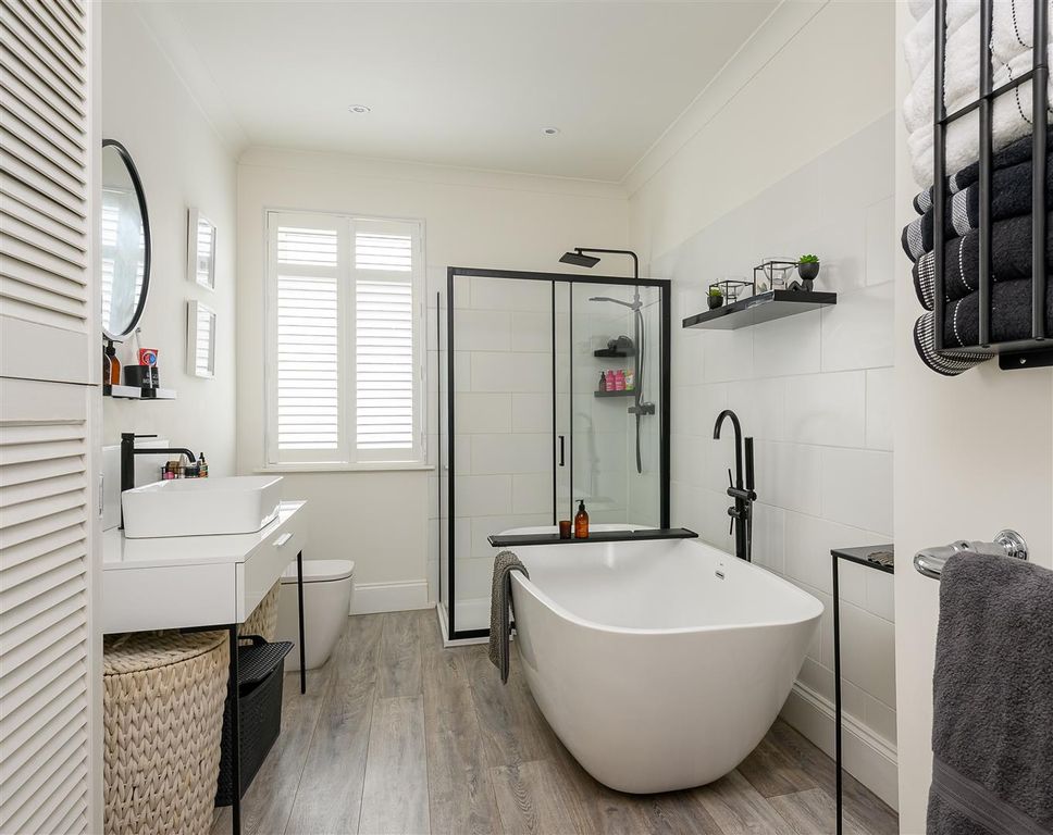 Property photo 2 of 20 Bathroom