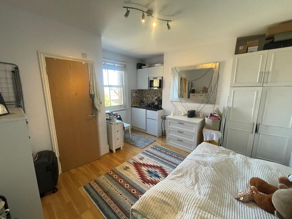 Property photo 1 of 7 Bedroom