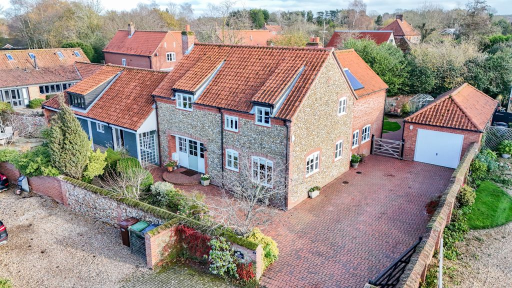 Property photo 2 of 52 4618484