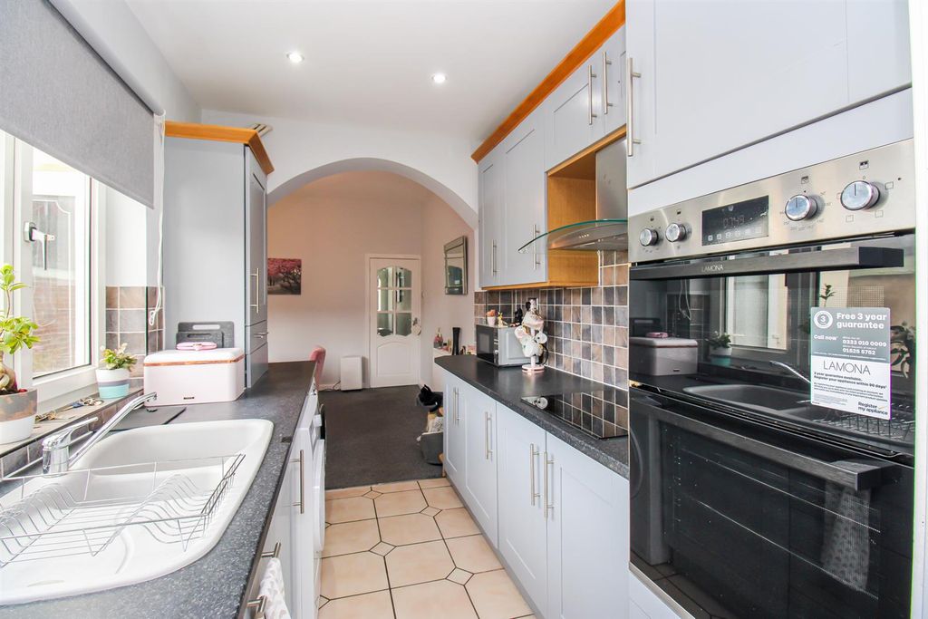 Property photo 3 of 12 Kitchen