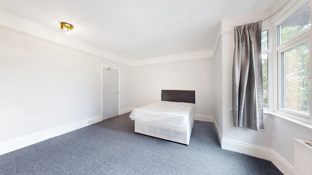 Property photo 1 of 9 Bedroom 3, 20 Kingston Road - Cnf69Mbphjazqldldagp