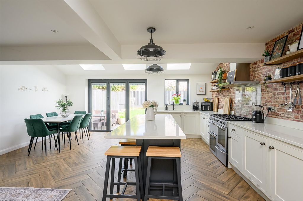 Property photo 2 of 16 Kitchen Diner