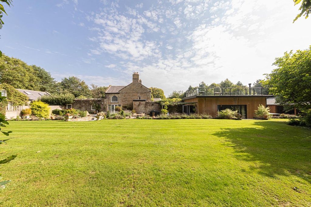 Property photo 2 of 31