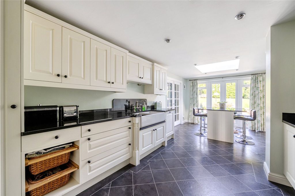 Property photo 3 of 22 Breakfast Kitchen