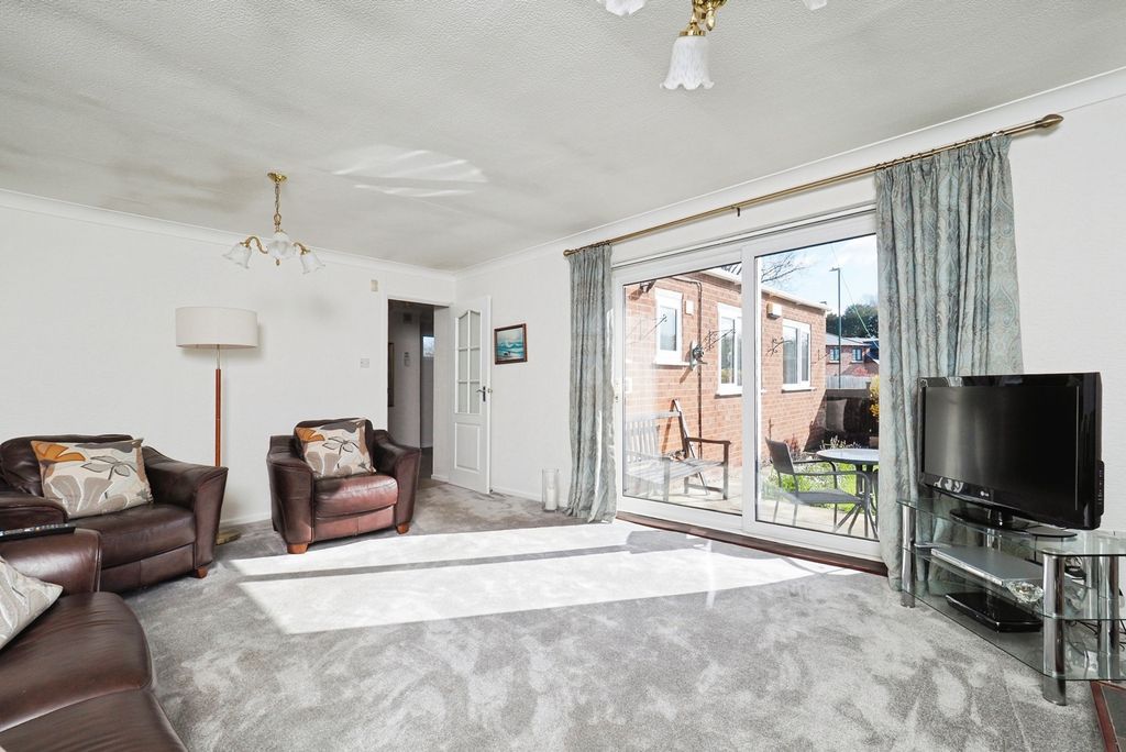 Property photo 2 of 15 Lounge