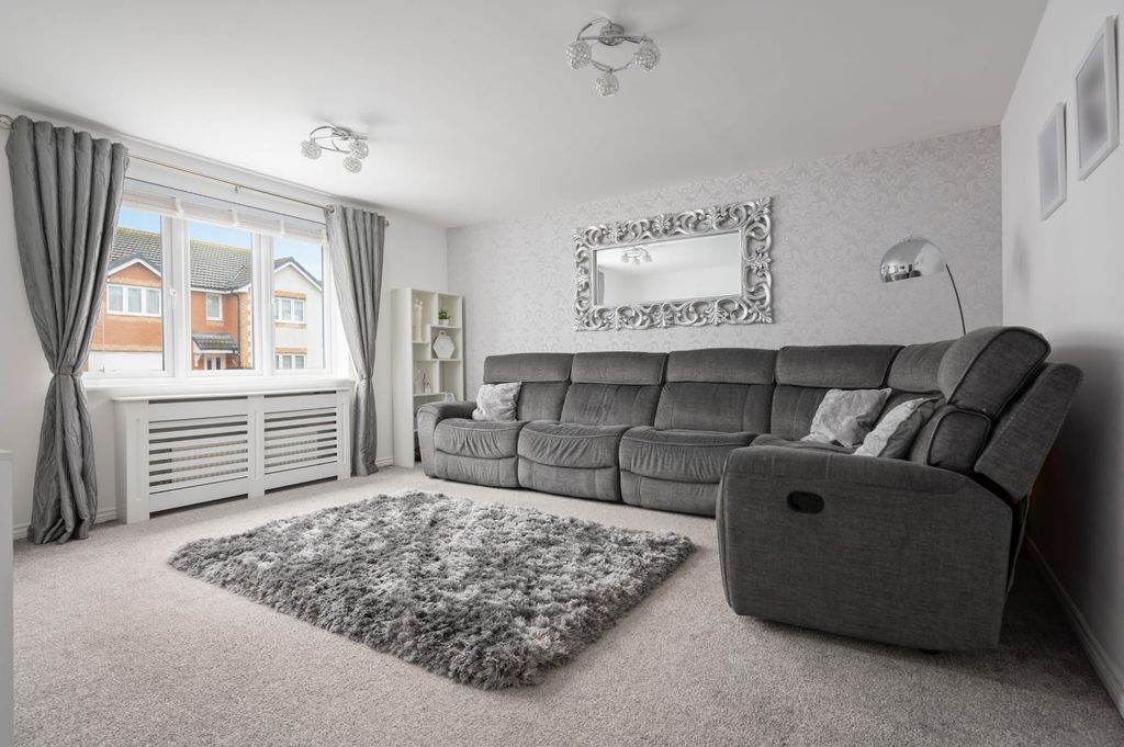Property photo 2 of 30