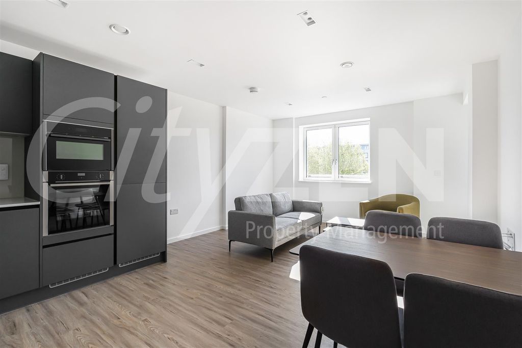 Property photo 3 of 24 Reception