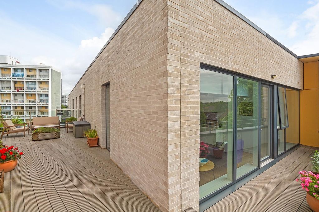 Property photo 2 of 10 Roof Terrace (1).Jpg