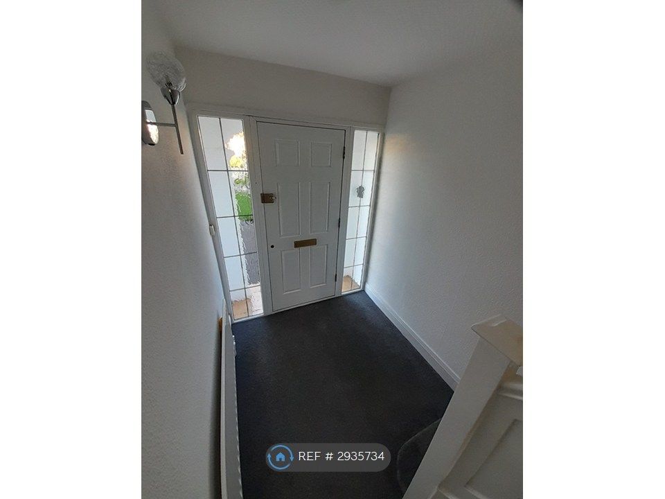 Property photo 2 of 12 Hallway