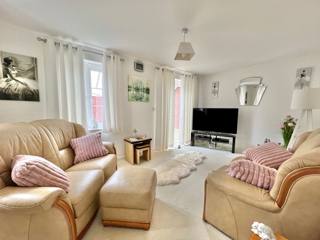 Property photo 3 of 11