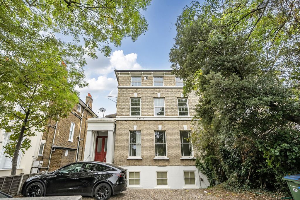 Property photo 1 of 18 External