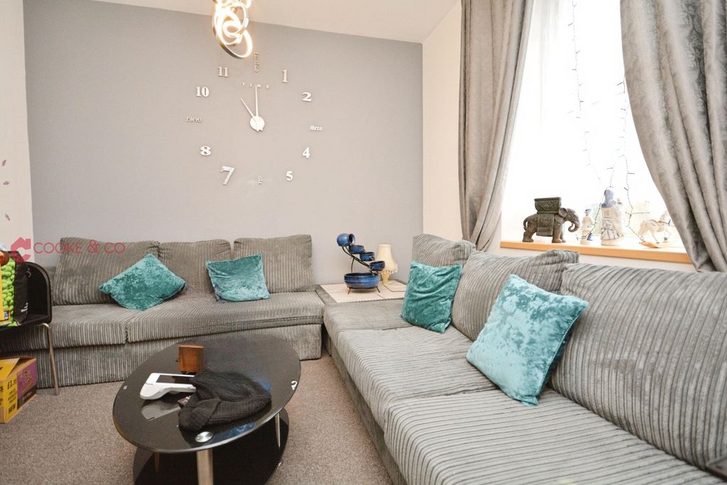 Property photo 2 of 6