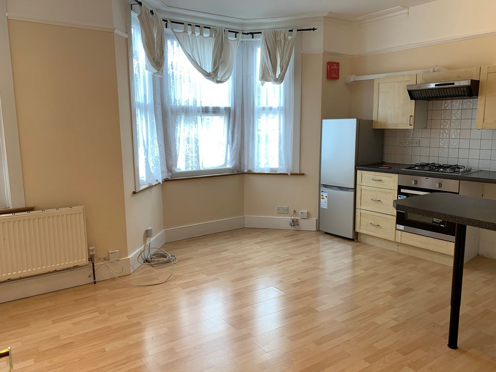 Property photo 1 of 4 2 Bed Flat To Rent Granville Road, Wood Green N22