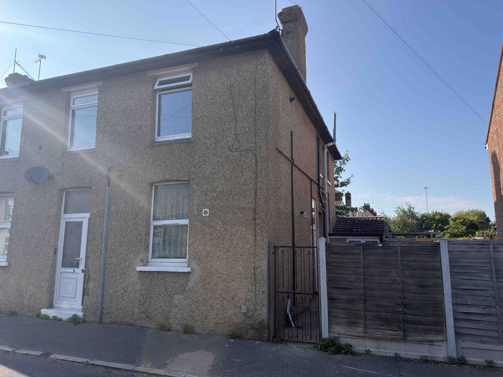 Property photo 1 of 14 2 Bedroom Split Level Maisonette In Garland Road, Parkeston, Harwich, Essex