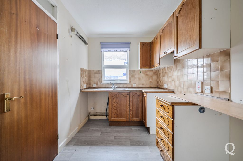 Property photo 2 of 15 F907144E-A4De-42F...
