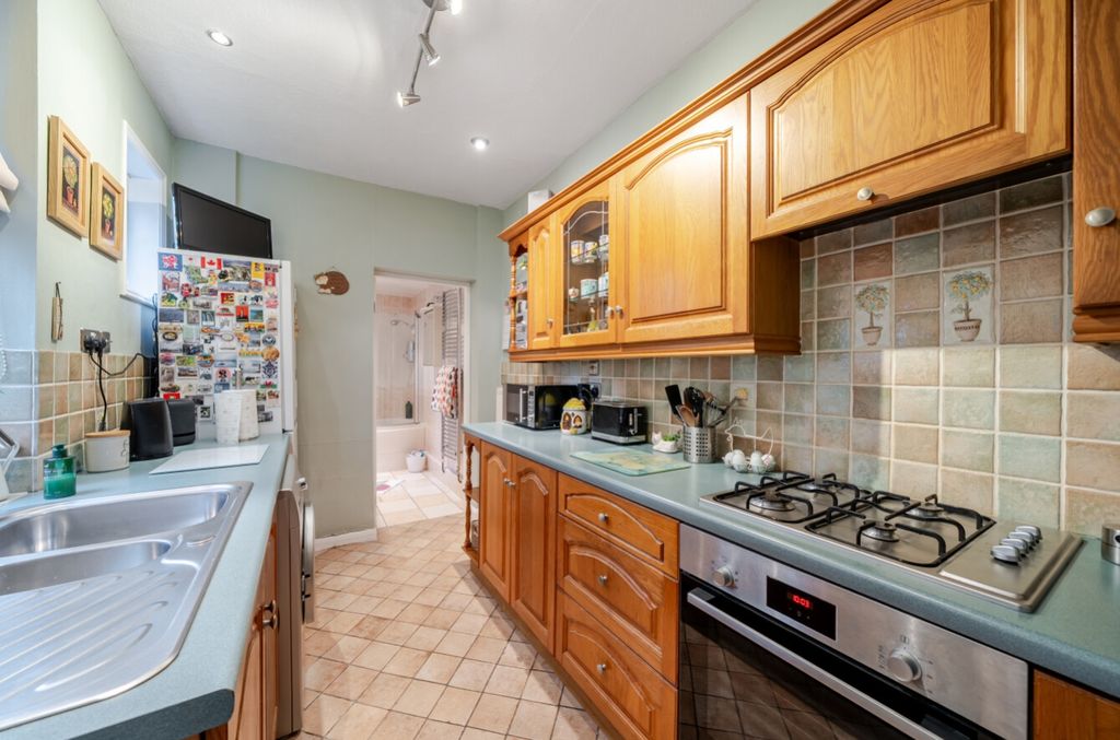 Property photo 3 of 21 1333575-19-689080Ab70d22