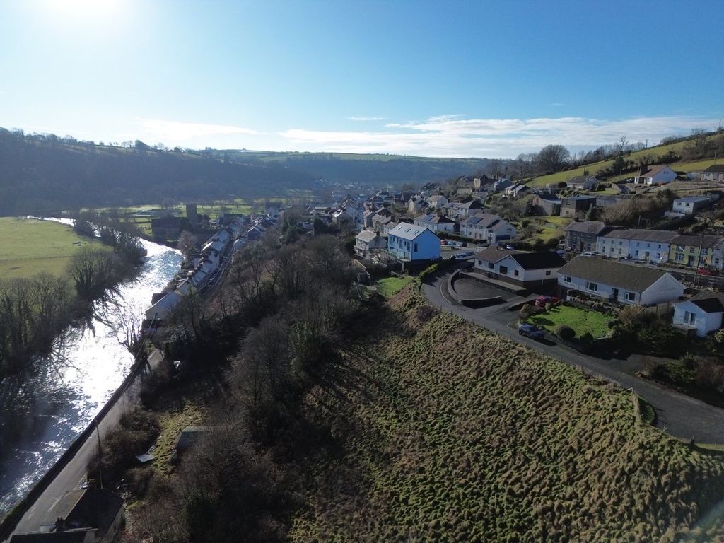 Property photo 2 of 31