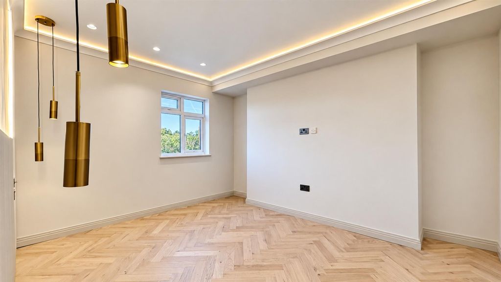 Property photo 3 of 12 4Dtr2.Jpg