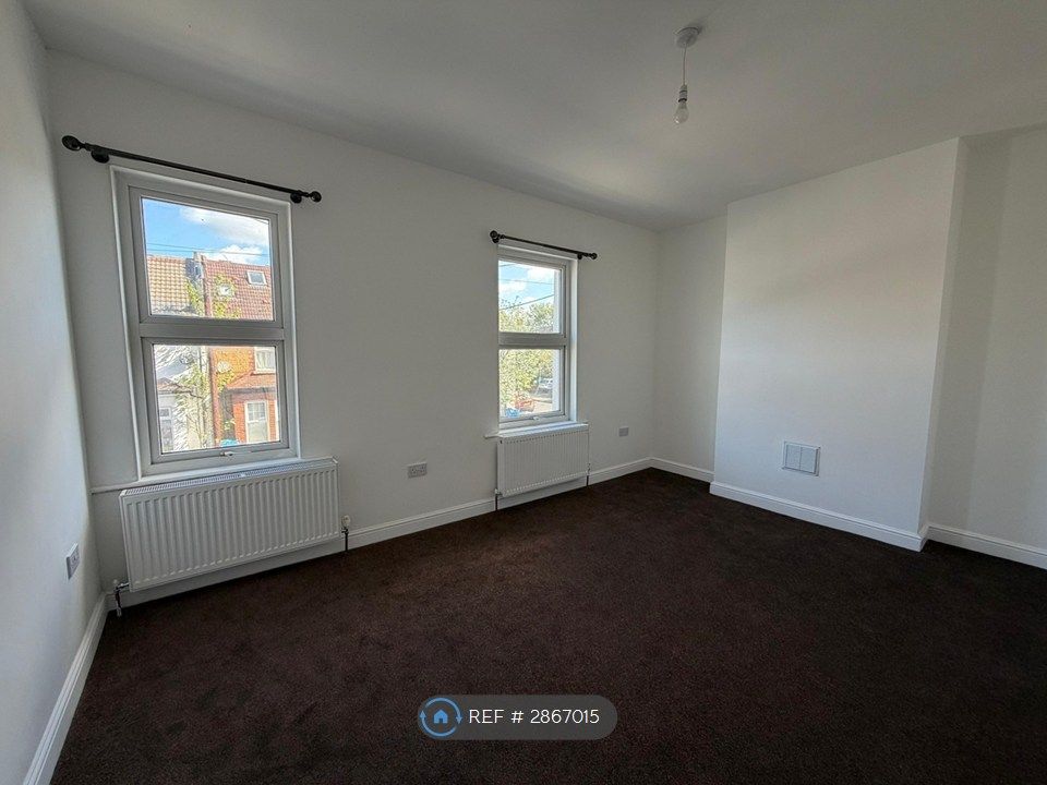 Property photo 3 of 12 Master Bedroom