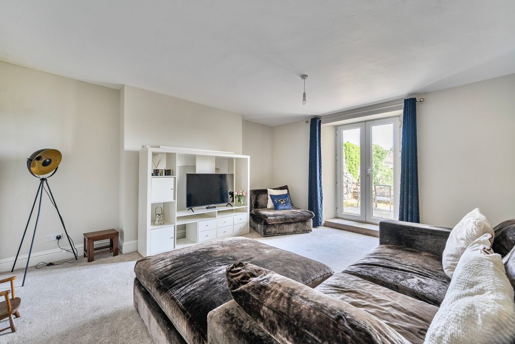 Property photo 2 of 16 5362612