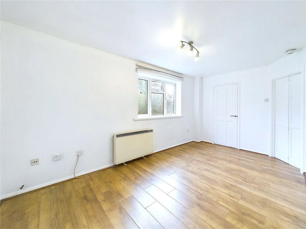 Property photo 2 of 18 Picture No. 04