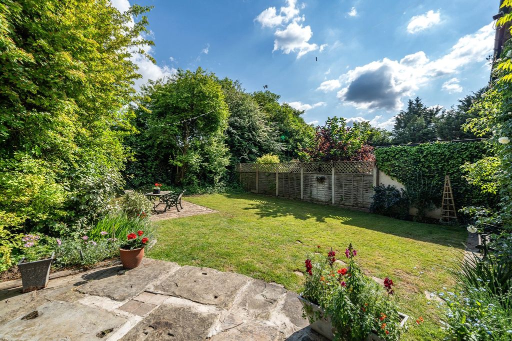 Property photo 2 of 27 Garden