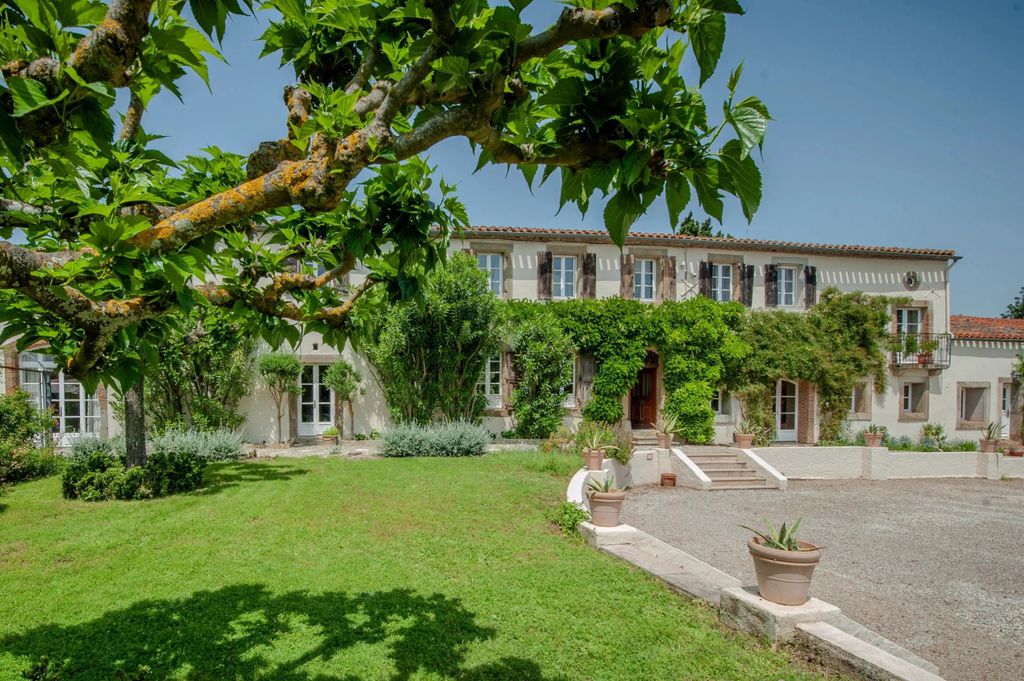 Property photo 1 of 15 Main Exterior View