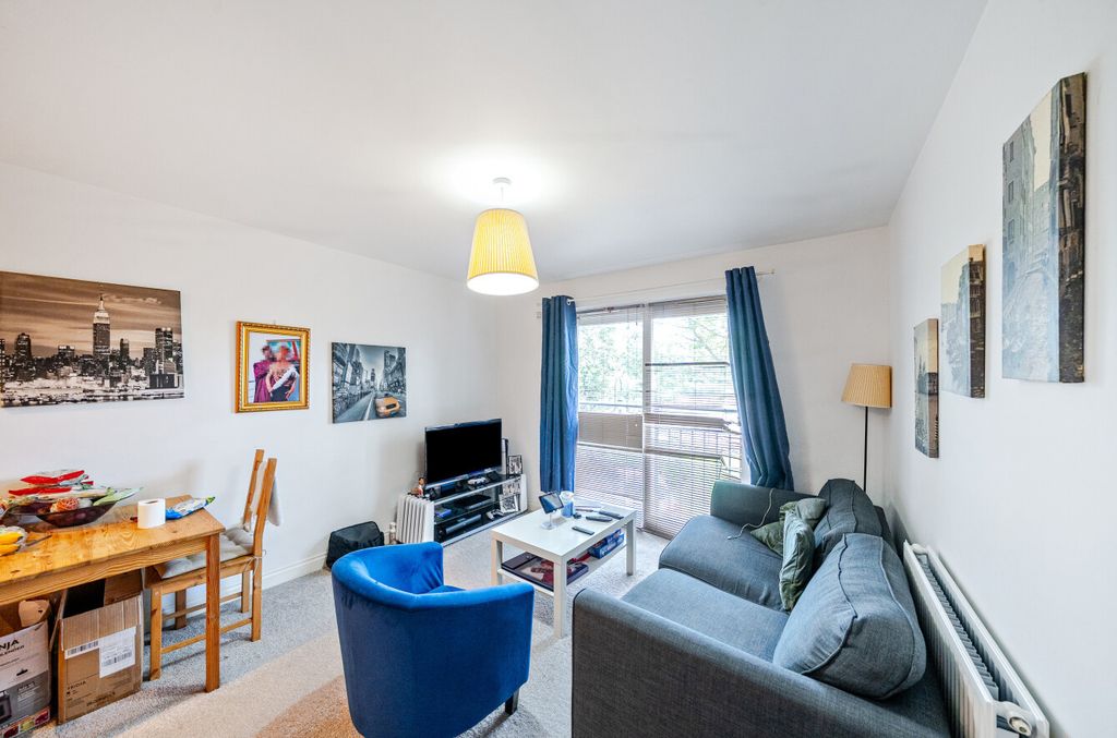 Property photo 2 of 12 1329104-5-6883636...