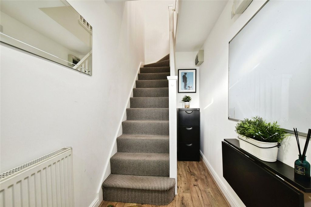 Property photo 2 of 14 Picture No. 11