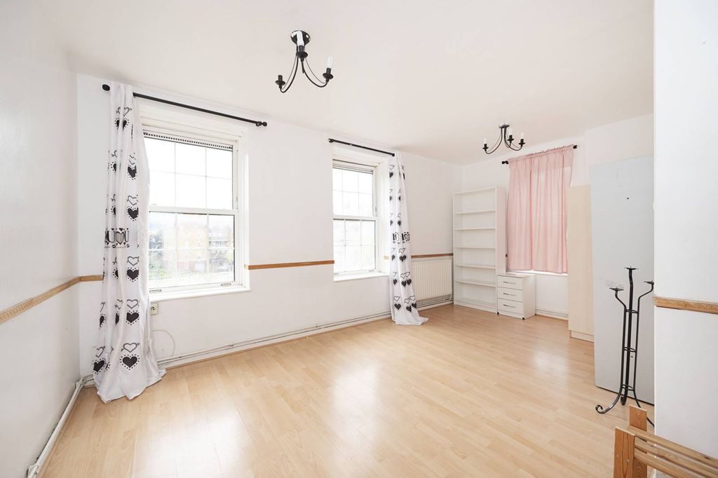 Property photo 2 of 6