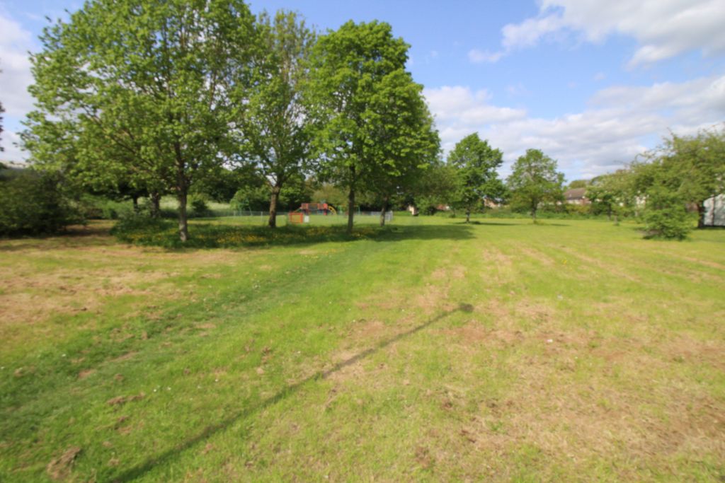 Property photo 2 of 25