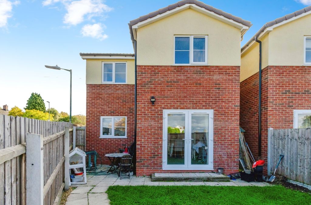 Property photo 2 of 17 Photo