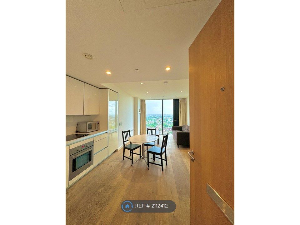 Property photo 3 of 22 Lounge