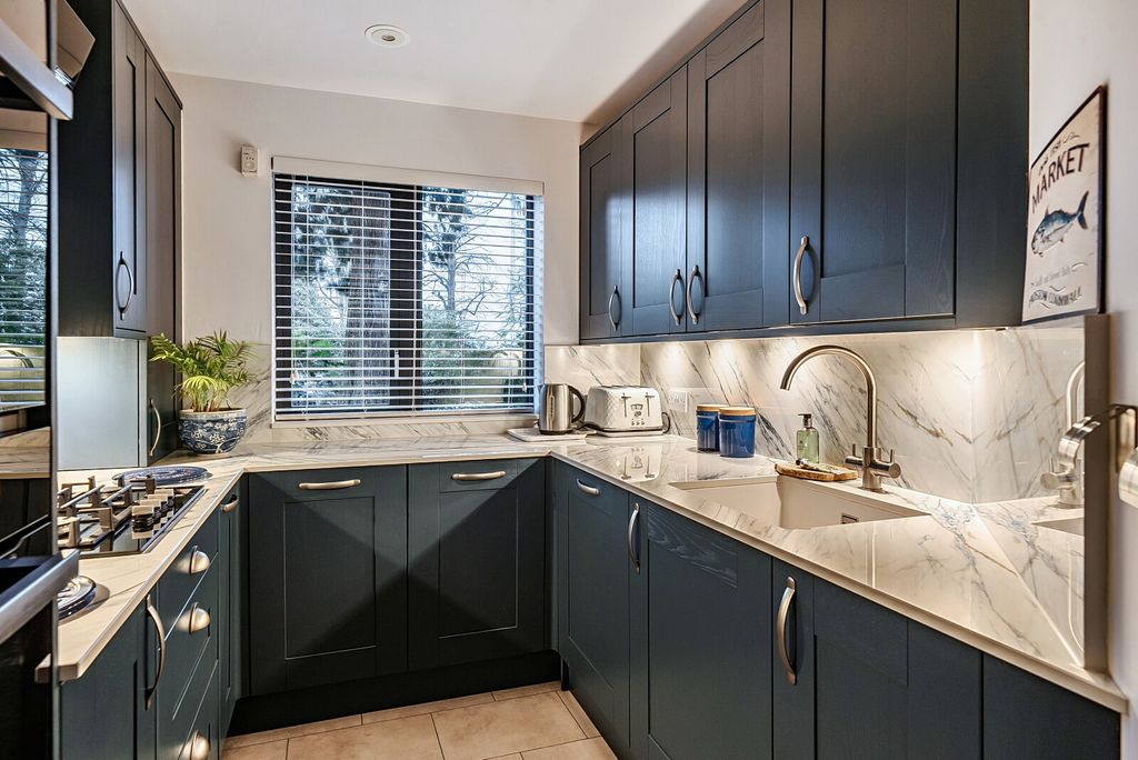 Property photo 3 of 17 1416532-7-6995F81...