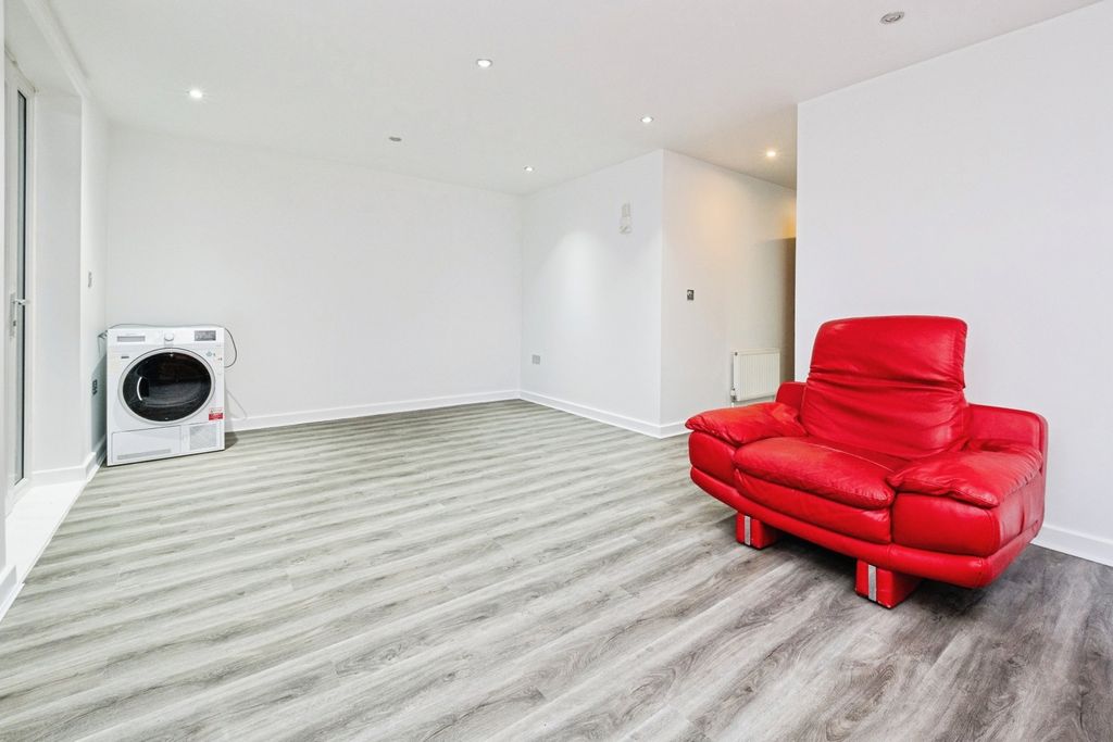 Property photo 2 of 18 Pbox-Img.Jpg