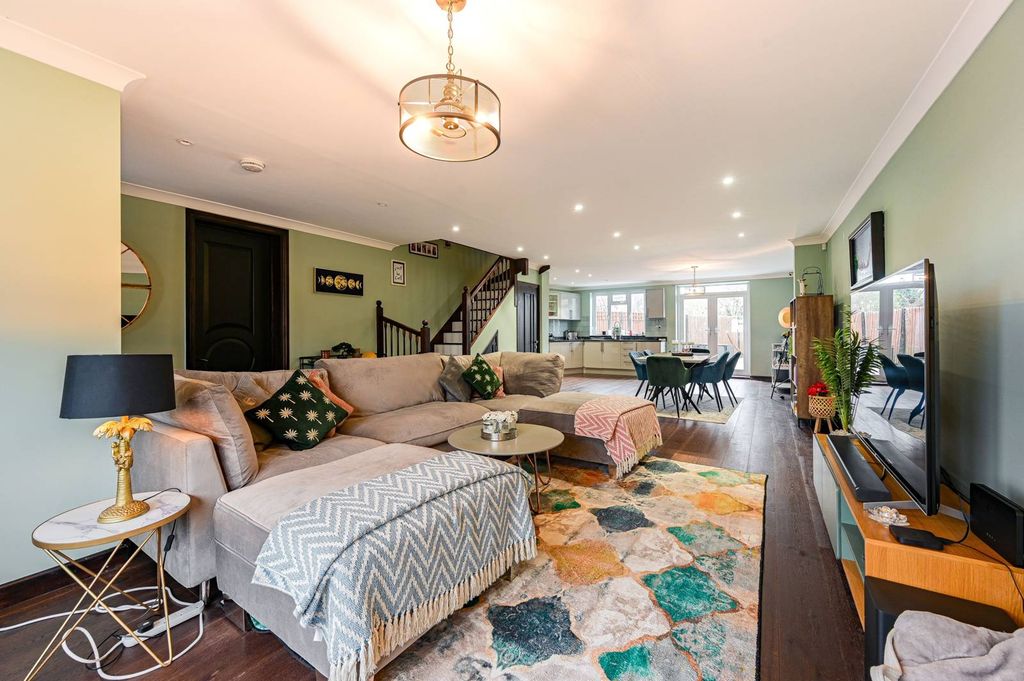 Property photo 2 of 21