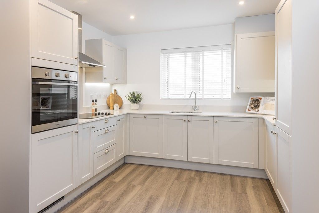 Property photo 1 of 7 U-Shaped Kitchen