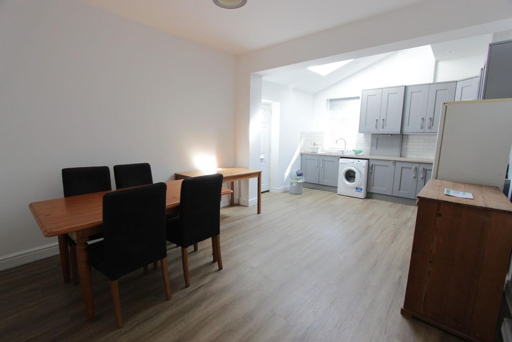 Property photo 2 of 11 Kitchen Diner.Jpg