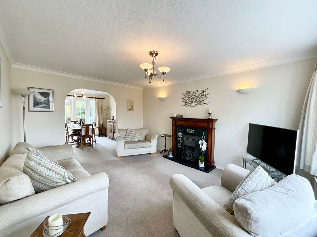 Property photo 2 of 31