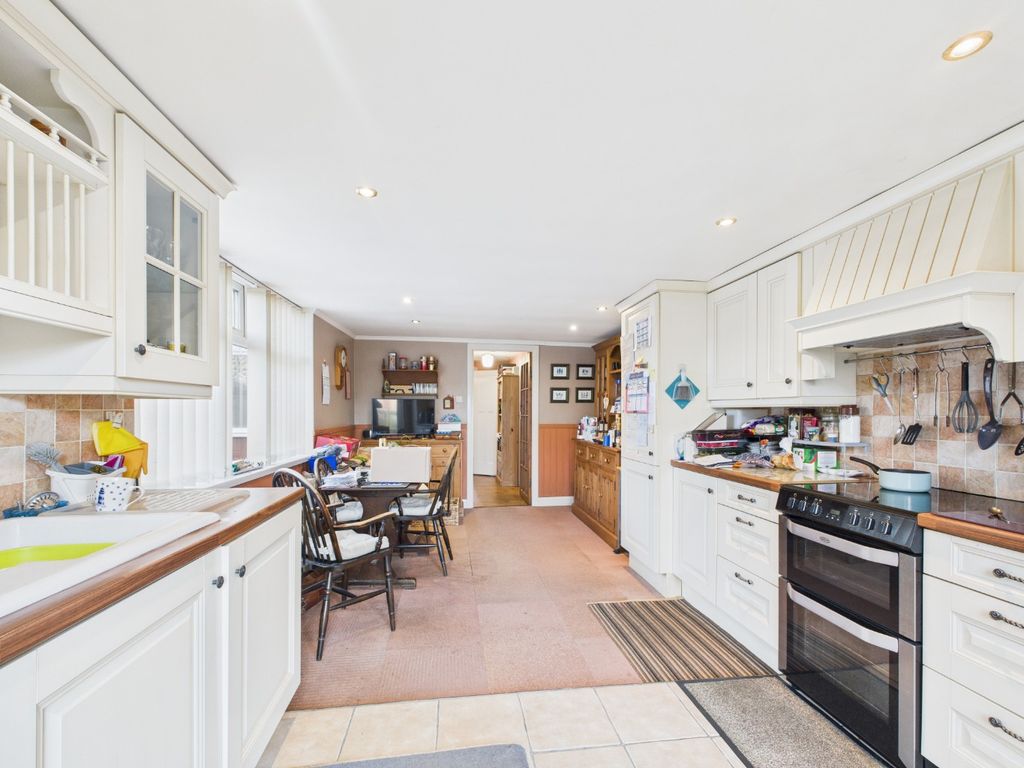 Property photo 3 of 16 4704066