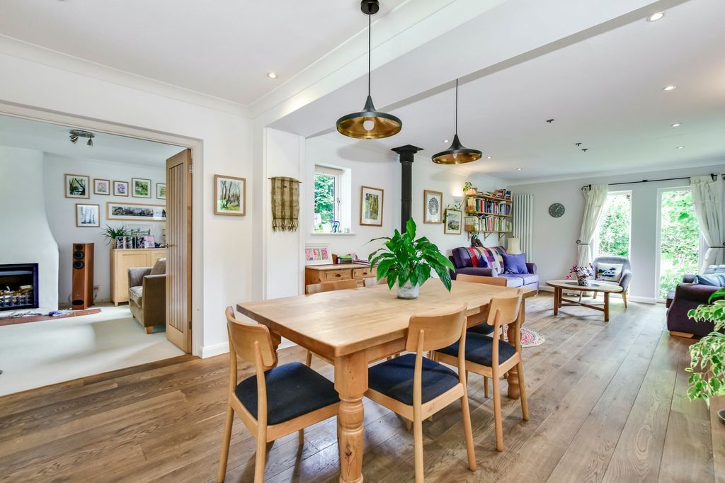Property photo 2 of 32