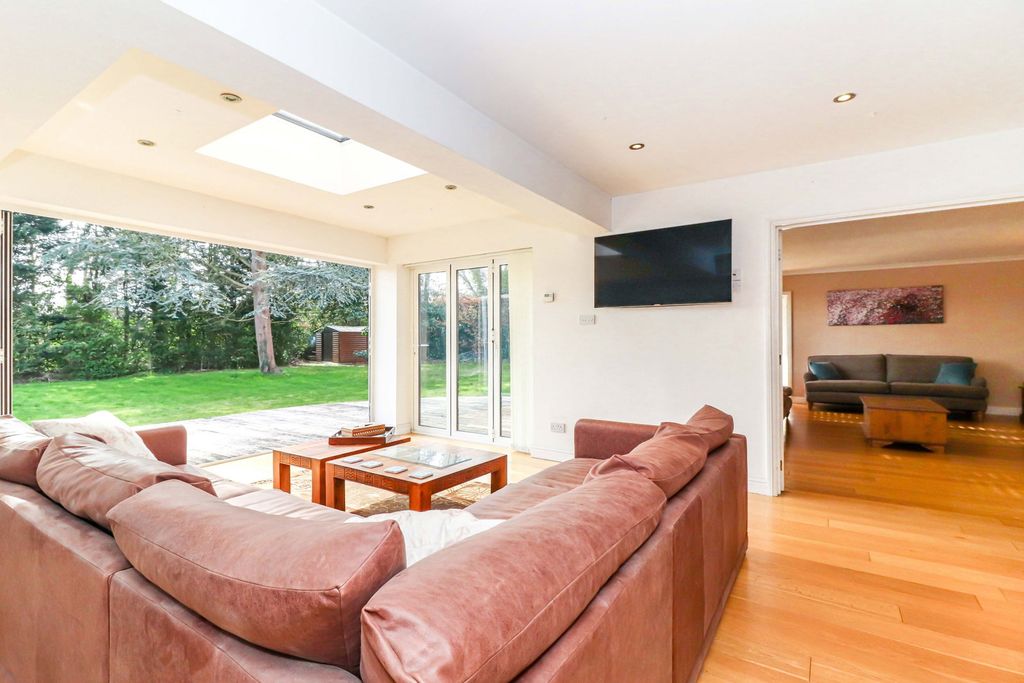 Property photo 2 of 33