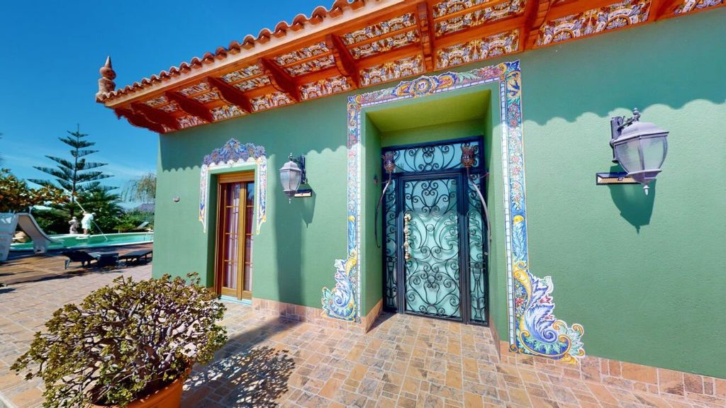 Property photo 3 of 33