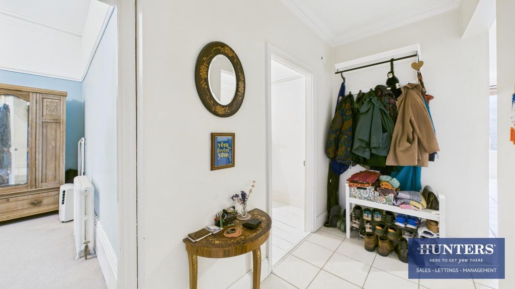 Property photo 2 of 17 Hallway