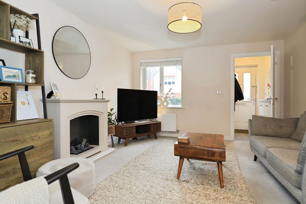 Property photo 3 of 20 Pbox-Img.Jpg